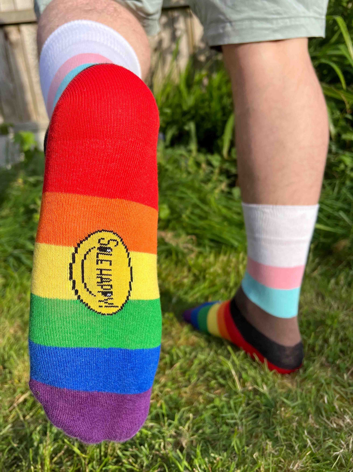 Unisex adults Progress Pride Socks. These Progressive Striped Flag socks have been created with love to support your feet and your “sole”. To assist your true authentic self when you’re walking with purpose, pride, and style. Our range of Genderqueer Pride Socks aim to make the world a brighter and more loving place. 